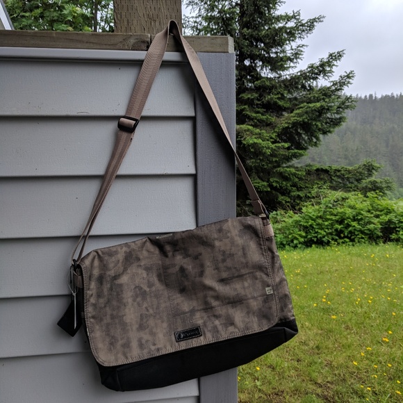 Lesportsac Other - LeSportsac Messenger Bag